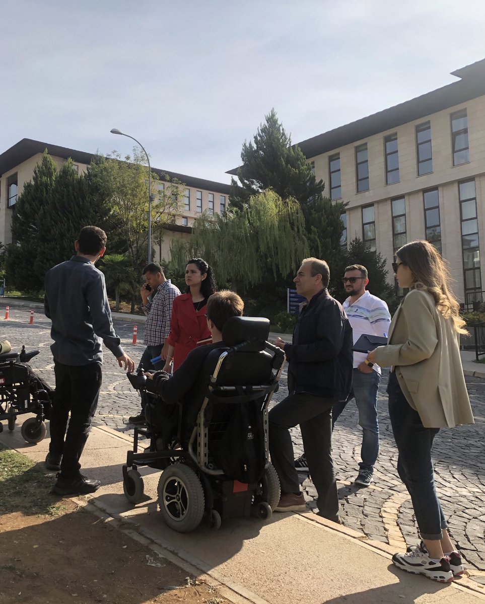 Kampüsümüzde fiziksel erişilebilirlik keşfi gerçekleştirdik. Gönüllü öğrencilerimiz eşliğinde notlarımızı aldık. Fiziksel erişilebilirlik için iş birliği çalışmalarına devam ediyoruz. 
<a href="/hkunv/">Hasan Kalyoncu Üniv</a>