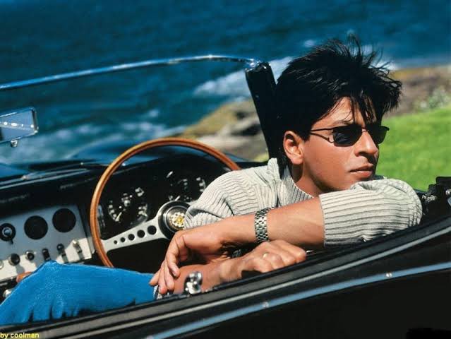 GarimaSaxena04's tweet photo. @iamsrk wishing you a very happy birthday 💐🎂♥️
2nd November will always be special for me♥️ 
Every year on this day idk how but I always got goosebumps bcz it’s your birthday ‘King’s birthday’ ♥️♥️♥️♥️
Love you so much SRK😘
May God bless you always 😇 https://t.co/qb28UEGWBe