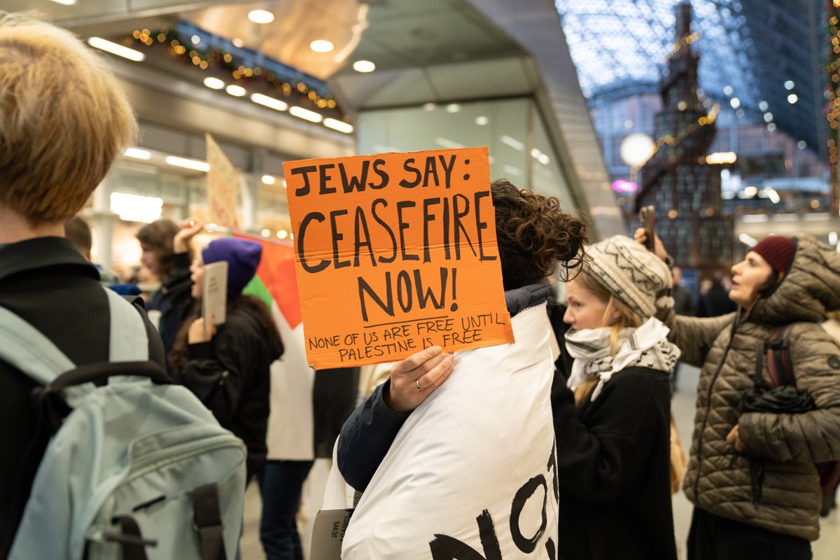 novaramedia's tweet image. Jewish anti-Zionists are leading a morning prayer service at St Pancras train station in support of Palestine.  

The service is being led by Jewish Anti-Zionist Action, a coalition of Jewish people based in the UK.