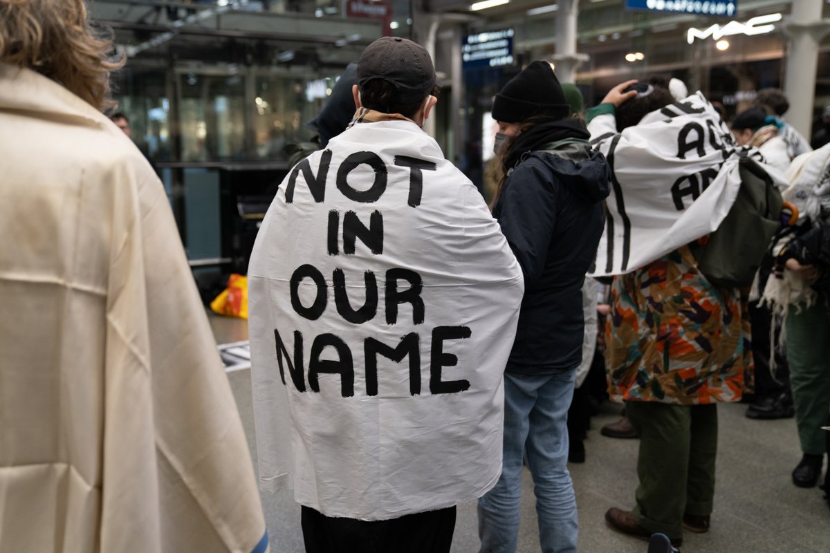novaramedia's tweet image. Jewish anti-Zionists are leading a morning prayer service at St Pancras train station in support of Palestine.  

The service is being led by Jewish Anti-Zionist Action, a coalition of Jewish people based in the UK.