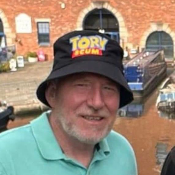 Apparently, #HydeWerneth councillor, Jim Fitzpatrick finds being called #GreenbeltJim insulting!
Whereas, calling the majority of your residents in a ward you're lucky to represent as "Scum" isn't......... #SaveTheGreenbelt #SaveGodleyGreen #SaveApethornLaneandBowlacre