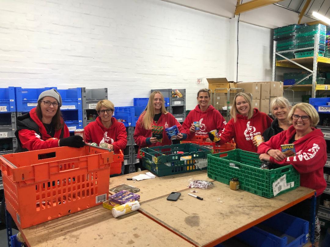 A big thank you to the brilliant Redbourn Redkites Netball Team  @redbournredkites for their hard work in the @StAlbansDistrictFB warehouse getting the #harvestfestival donations finished. A team that definitely works well together.  #volunteer #costoflivingcrisis  #givingback