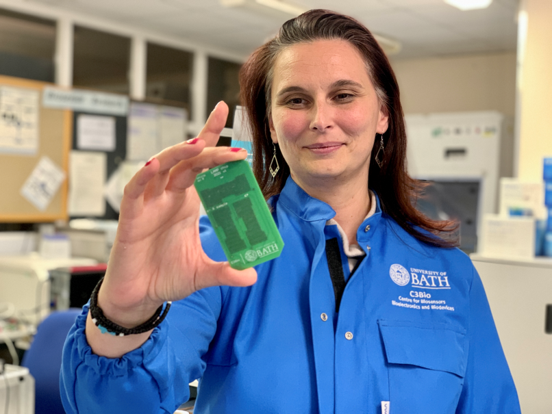 UniofBathNews's tweet photo. A virus diagnosis device that gives lab-quality results within just three minutes has been invented by Bath engineers, who describe it as the ‘world’s fastest Covid test’
https://t.co/227NB4bVy2 https://t.co/cbTHTKyqwM