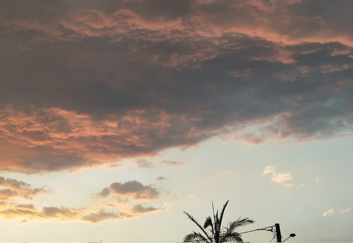 krtcano11's tweet image. Alluring Sunset! it's a heavy storm coming!🩶
