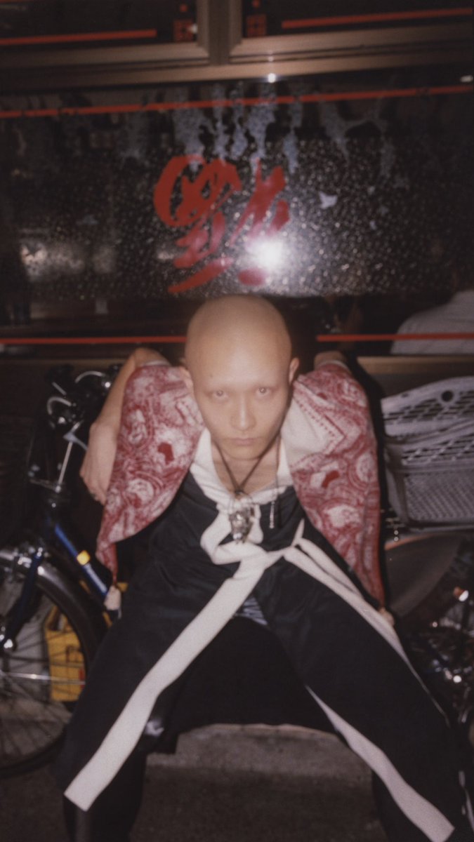 Droptokyo's tweet photo. Ko/ショップスタッフ
https://t.co/ni2yuY26VR
トップス/#migueladrover
パンツ/#menichetti
シューズ/#angelofigus
ネックレス、リング/#peterfoster
スカーフ/#claudemontana
#droptokyo #streetsnap #fashion #ストリートスナップ https://t.co/X38ezLFequ