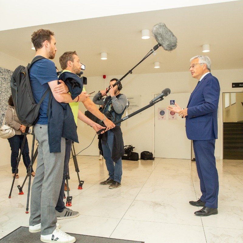 Slobodni mediji jamče integritet naše demokracije. 

Na Međunarodni dan borbe protiv nekažnjavanja zločina nad novinarima, sjećamo se onih koji riskiraju svoje živote kako bi osigurali pristup informacijama. 
 
Naš #MediaFreedomAct zaštitit će neovisnost i pluralizam medija.