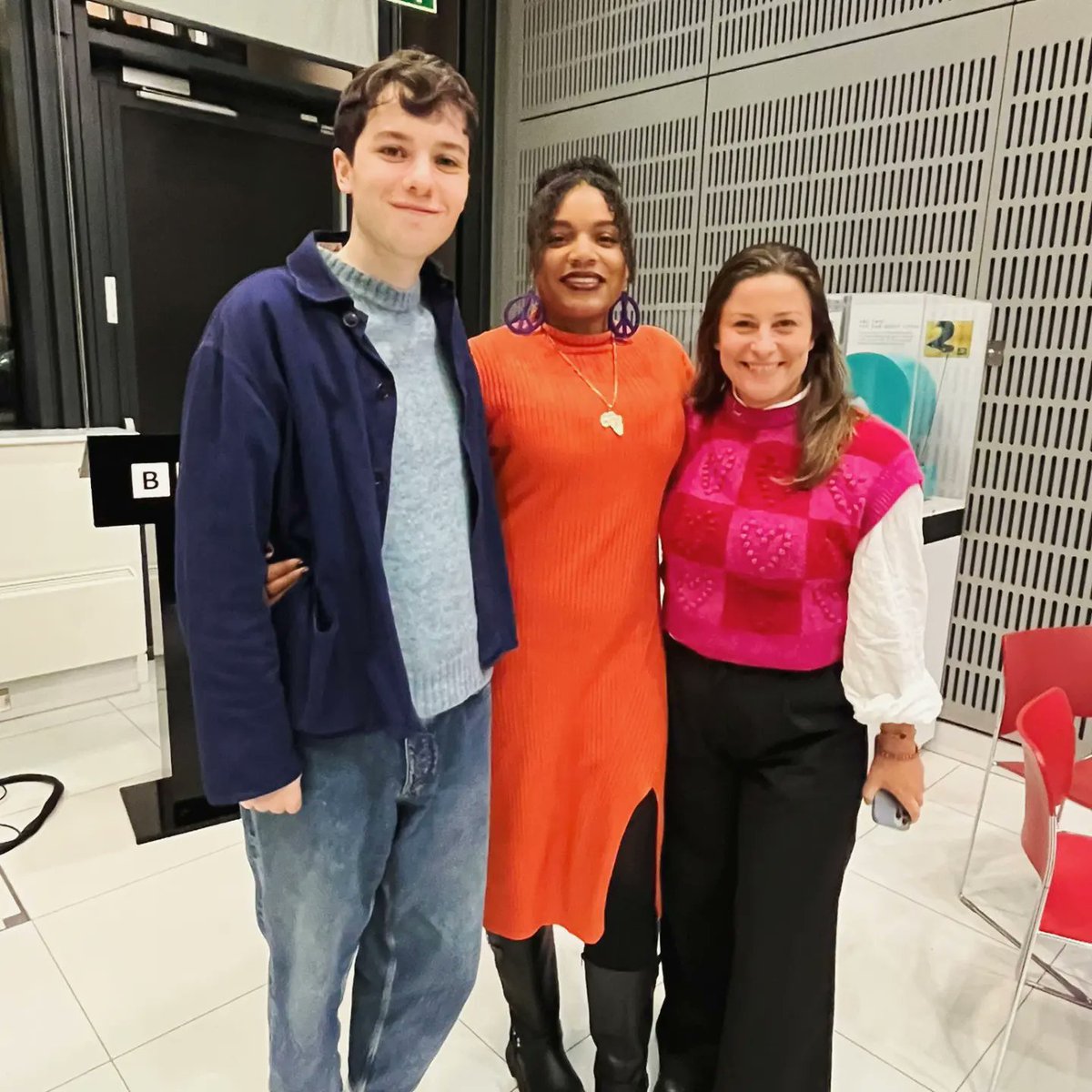 chantelle_lunt's tweet photo. Last week, I had the pleasure of popping down to London for the @bbcwritersroom 'In Conversation with @jessearmstrong1' event.
✍️🏾
It was great to hear writing tips from the man behind Succesion, Peep Show, The Thick of It, and many more! It was lovely to catch up with my BBC Writers Room Alumni @Ellishowiee  @LizzykDixon, too ❤️
⌨️
This was definitely the motivation I needed to finish my script and get back on the screenwriting horse. I've just finished an article about my foster mum, which I'm excited to share with you all soon, but I can't wait to wrap up my script!
✍️🏾
I'm eternally grateful to the supportive circle of writers, producers, and artists who continue to check in with me, especially @themagikmoonwanderers who has been such a beautifully supportive soul, reminding me to be gentle on myself but unapologetic abouy making time to write. Thank you, Janeen 🙏🏽✨️