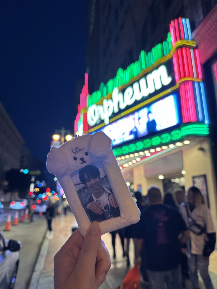 huntereggie's tweet photo. Before the #XIKERSinLA concert and after ^^

#hunterxikers #xikers https://t.co/MzpzNYV200