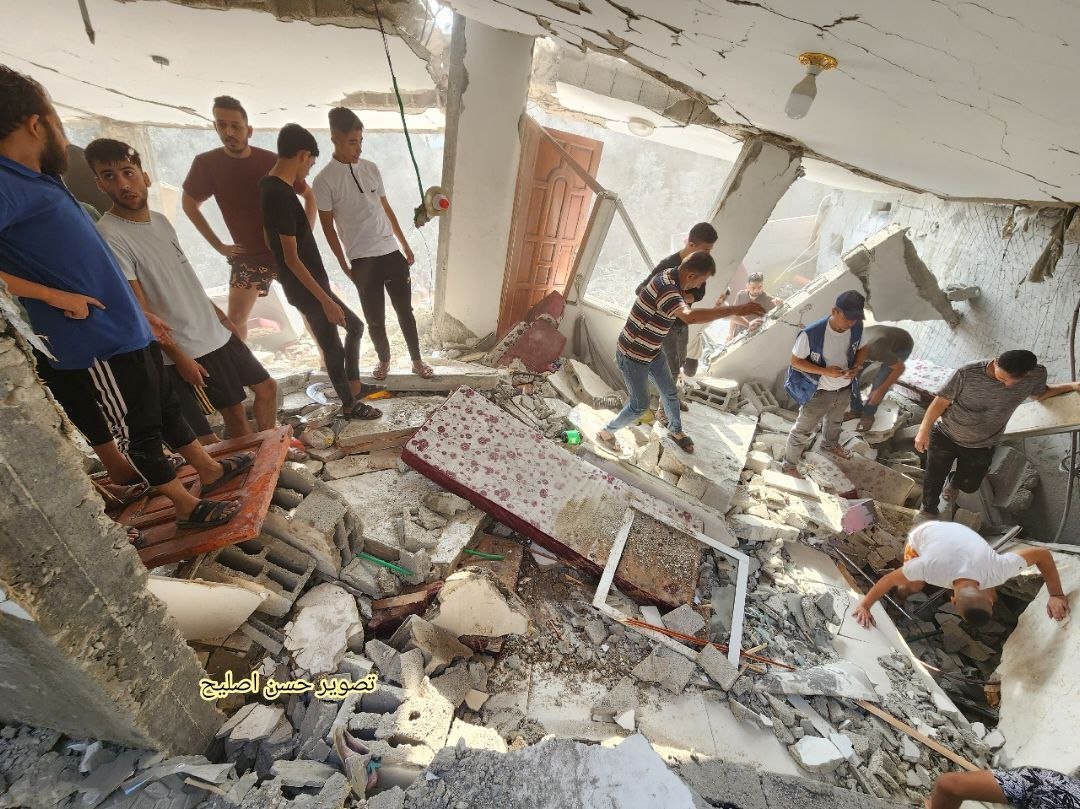QudsNen's tweet photo. Israeli warplanes knock down a house belonging to the Palestinian family of Afana in the Maghazi refugee camp in central #Gaza upon the heads of its civilian occupants. https://t.co/tIa4gwlWf7