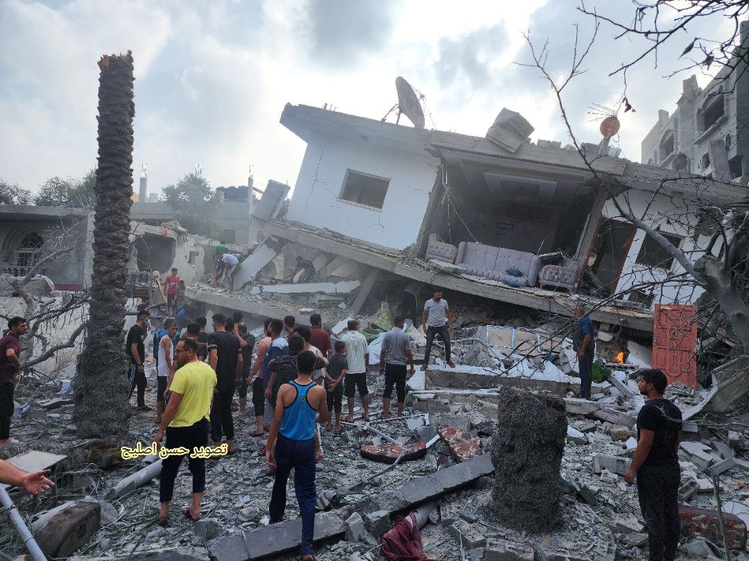 QudsNen's tweet photo. Israeli warplanes knock down a house belonging to the Palestinian family of Afana in the Maghazi refugee camp in central #Gaza upon the heads of its civilian occupants. https://t.co/tIa4gwlWf7