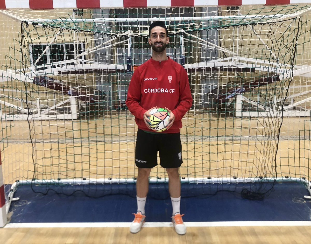 📸 <a href="/josemiica3/">Josema</a> ya se ejercita a las órdenes de @JosanGonzalez21. Primera toma de contacto del murciano con Vista Alegre. 
#CordobaPatrimonio #PrimeraDivisionFS