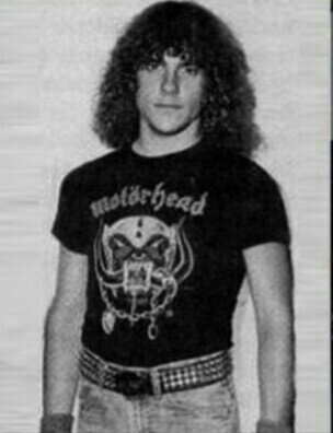 02 de noviembre de 1962. Nace Ron McGovney en Los Ángeles, California, Estados Unidos. Es conocido como el bajista original de la banda Metallica desde octubre de 1981 hasta diciembre de 1982. #RonMcGovney #Metallica
