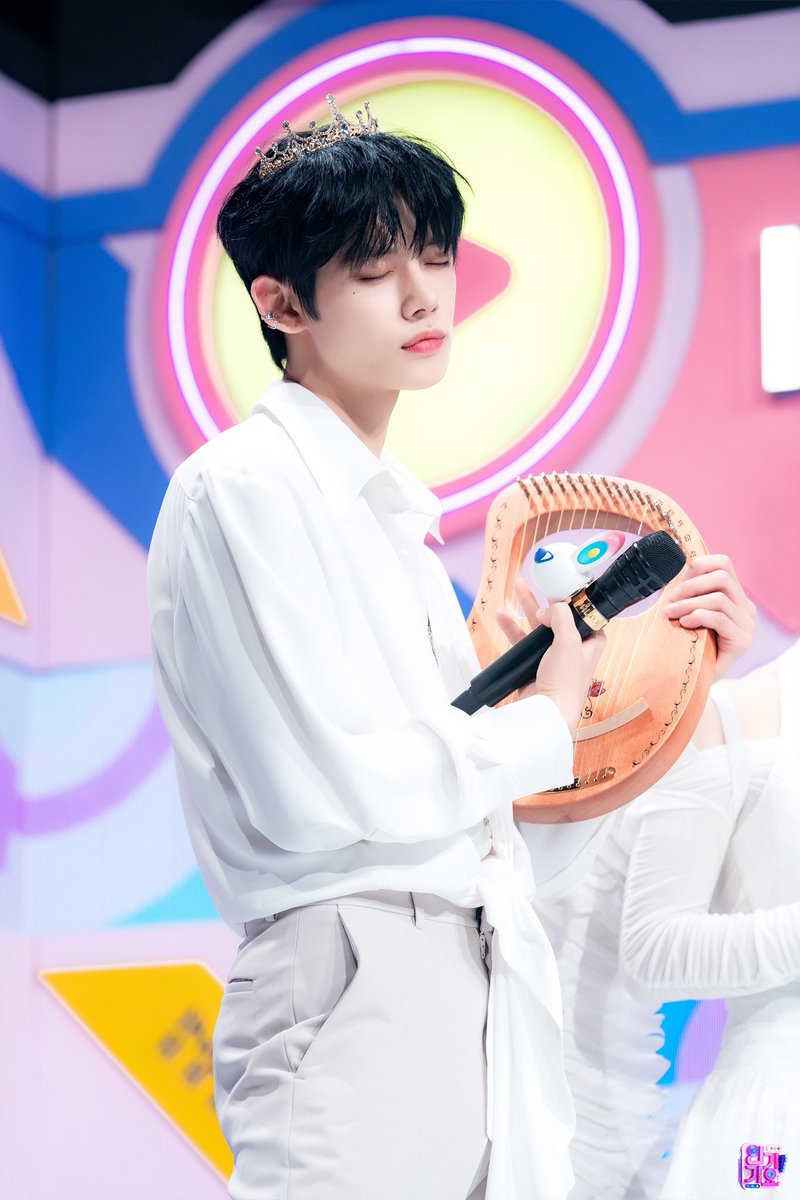 [231029] SBS Inkigayo Photosketch — MC Yeonjun

#YEONJUN #연준 #ヨンジュン #崔然竣