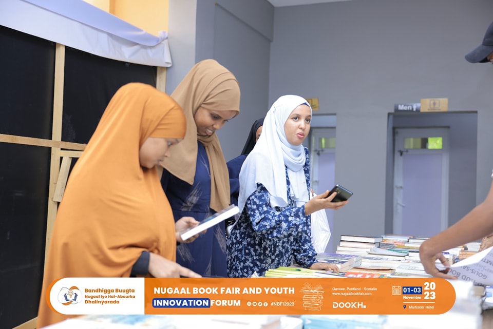 NugalBF's tweet photo. 📚🎉 The atmosphere at #NugalBookFair is absolutely electric! As we approach the halfway mark of the day, the excitement and energy are palpable. Stay with us for more literary adventures and enriching discussions. 📖✨ #NBF2023 #LiteraryEvent #Garowe #BookLovers #HalfwayMark https://t.co/7ZMo0VWEGv