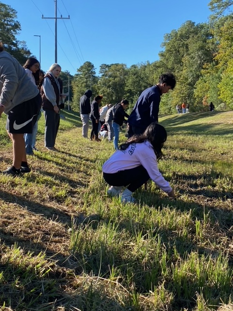 PorterSpartans's tweet photo. Mrs. Cramer-Kelly's classes enjoyed the cool weather outside while building sealed ecosystems to demonstrate water and carbon cycles in action! #PHS_Spartans #SpartanExcellence #ncisdScience https://t.co/DTQnFti4ME