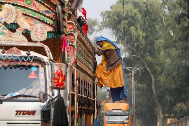 Melat aria tweet media