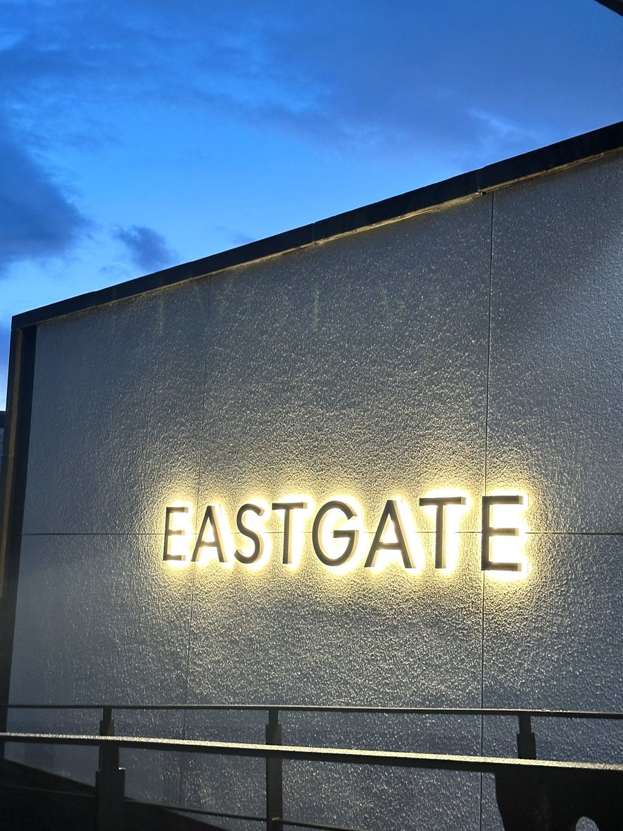 We do love our new signage on Eastgate by the fabulous @ASTRASIGNS ✨

#Castlefield #Manchester #designhub #citylife #officegoals #Castlefieldestates #propertymanagement #thisismcr #ilovemanchester #businessgrowth #manchesterdesign #MCR #inspirationallaround