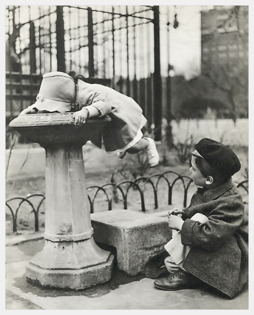 Manhattan water fountain, 1930's Photo: Berenice Abbott