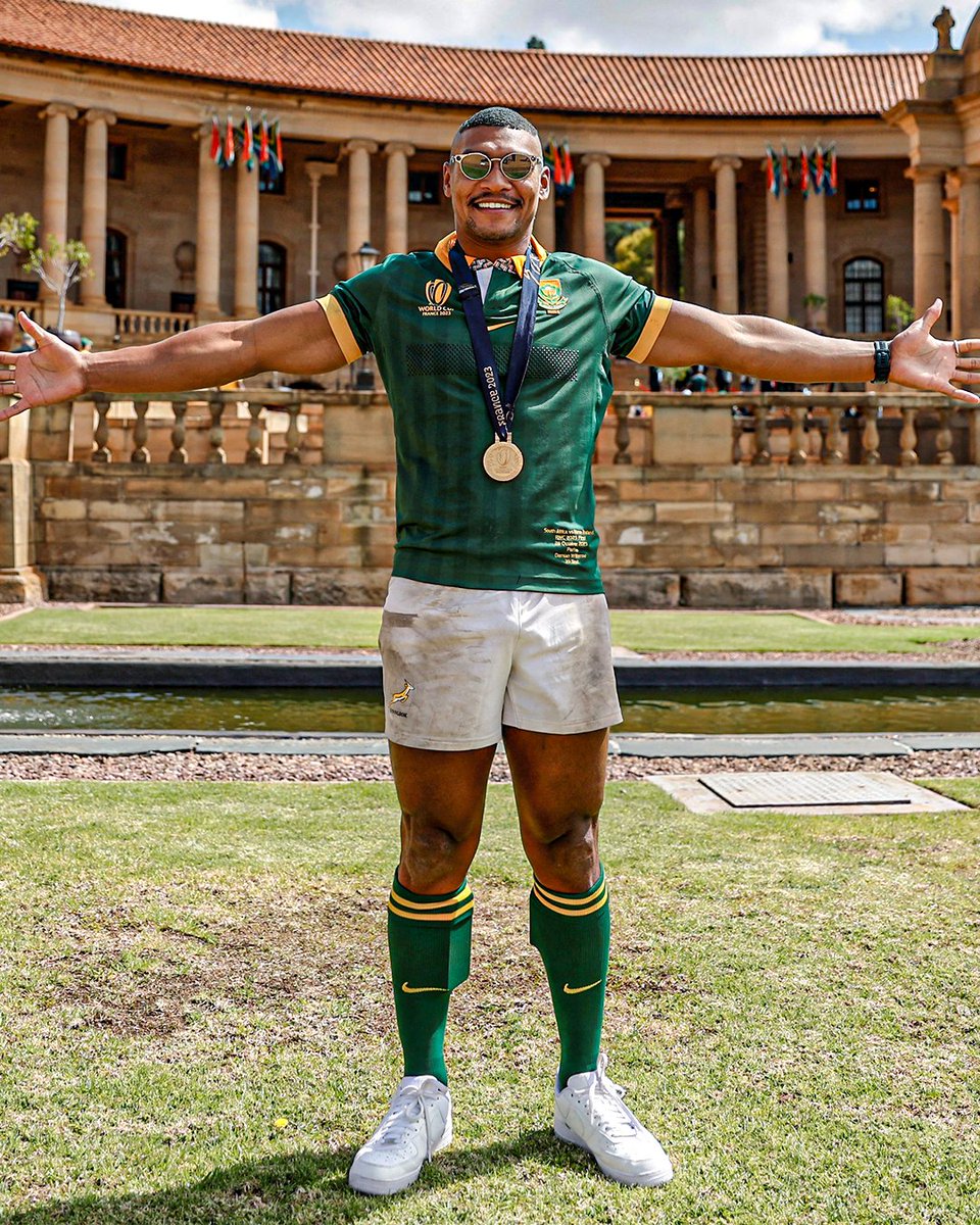 Damian Willemse still in his Springboks kit - five days after the World Cup final - in front of the Union Buildings 😂 🇿🇦

#R365