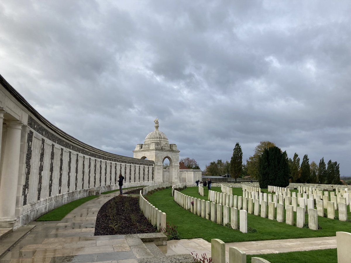 First stop today Tyne Cot. Jess found the name of someone from her village - the Hanney historians, including her grandma, had researched where soldiers from East and West Hanney are buried or commemorated #Y9BattlefieldsTrip @shskschool <a href="/SHSKhistory/">SHSKhistory</a>
