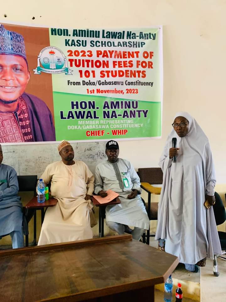 kadunastateuni's tweet photo. Hon. Aminu Lawal Anty, the representative of the Doka/Gabasawa constituency in the Kaduna State House of Assembly, presided over the payment of tuition fees for 101 Kaduna State University students. This significant event took place on Wednesday, 1st November 2023, at the https://t.co/jDdCfZOi4Z