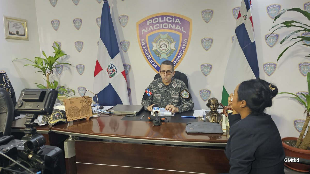 gabrielmercedez's tweet photo. Seguimos brindando las informaciones desde la @PoliciaRD el director de Comunicaciones Estratégica (Vocero) coronel @pesqueiradiego habla para el medio de comunicación @rtvd_4
#PNteInforma @rd_policia https://t.co/OEmbBIN8JX