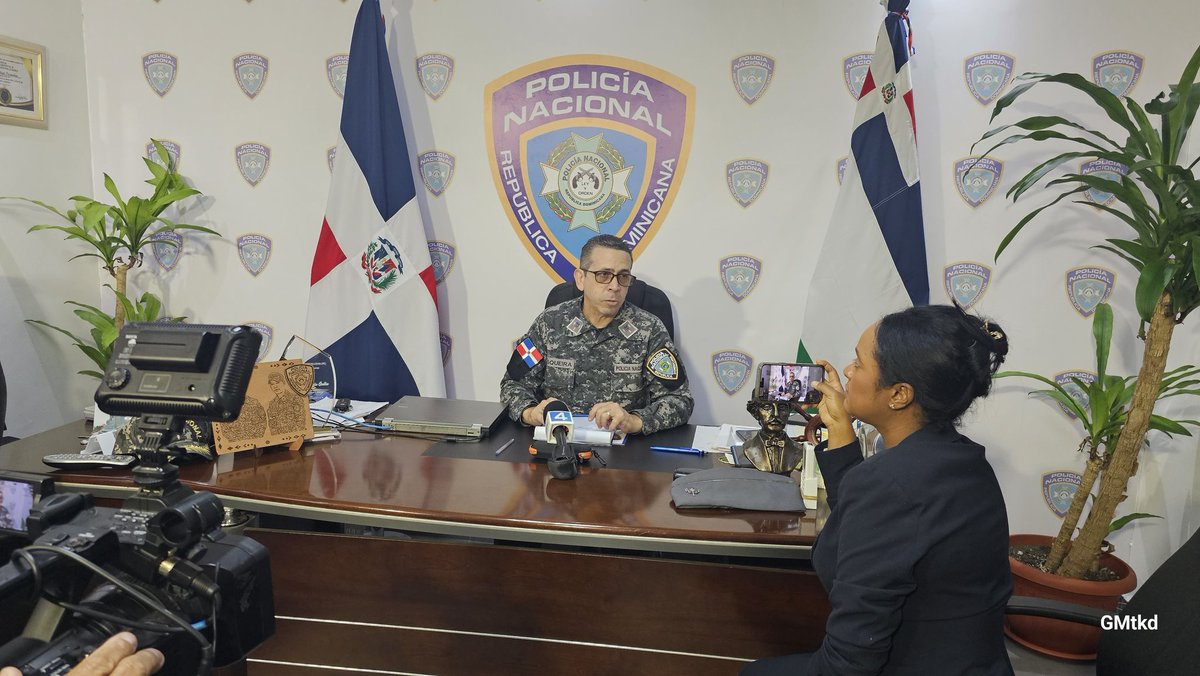 gabrielmercedez's tweet photo. Seguimos brindando las informaciones desde la @PoliciaRD el director de Comunicaciones Estratégica (Vocero) coronel @pesqueiradiego habla para el medio de comunicación @rtvd_4
#PNteInforma @rd_policia https://t.co/OEmbBIN8JX