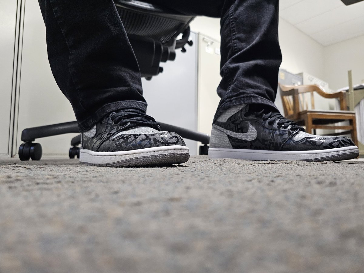 DavidGo59538089's tweet photo. Happy Thursday, Y'all! Almost through another one. Let's get it!
#kotd #thosekicksarefresh #jordans #myjs #dailygrind #xmarksthespot https://t.co/Lnmfxu8vt7