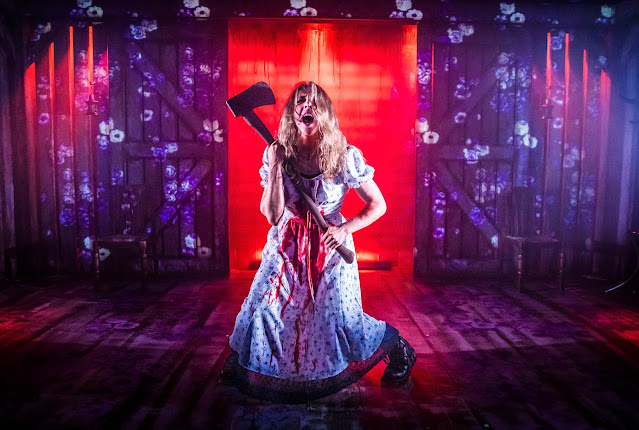 LIZZIE ★★★★ @swkplay | Oct 26 - Dec 2, 2023
REVIEW: tinyurl.com/3wrd2h6r

A wonderfully manic and macabre musical! #LizzieBorden’s murderous melodrama gets a high-octane rock treatment at #SwkplayElephant.

southwarkplayhouse.co.uk/productions/li… 🪓