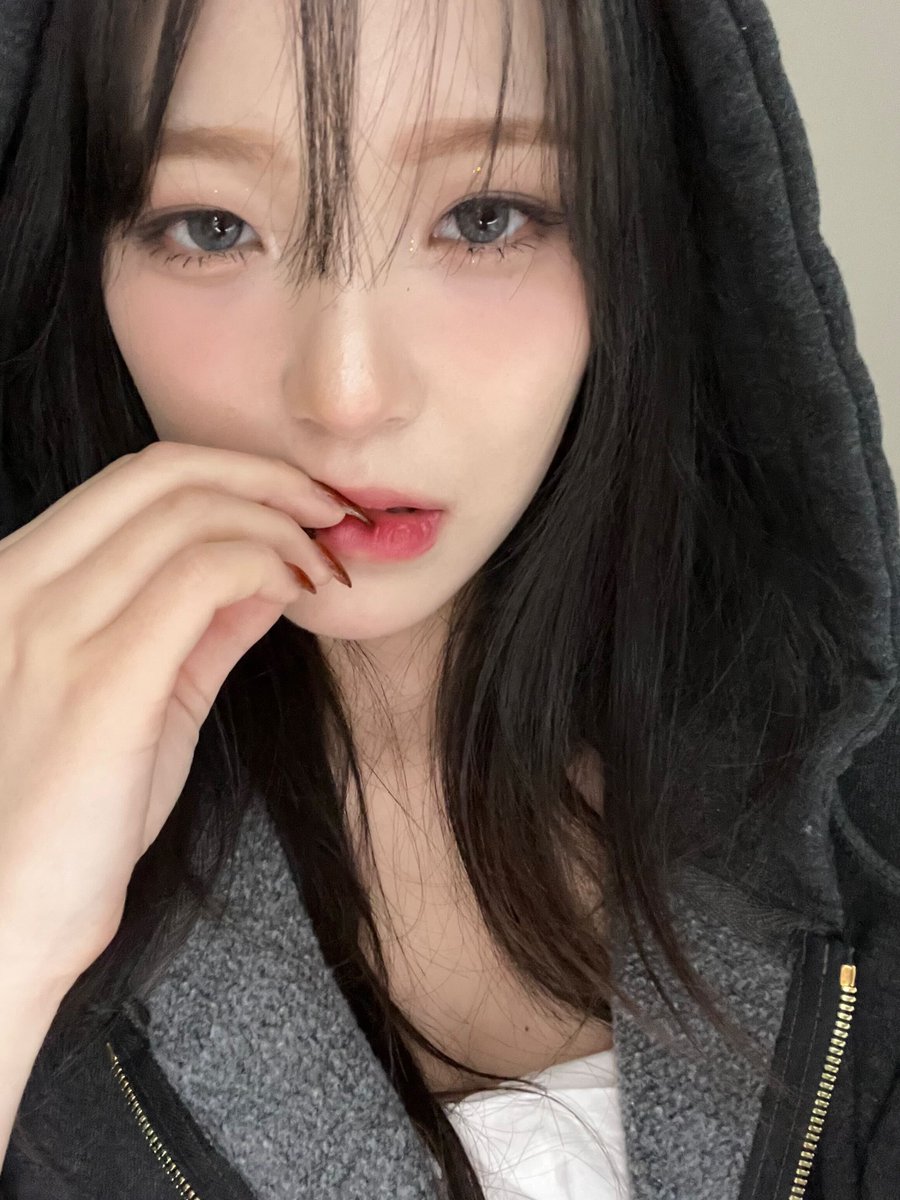 realfromis_9 tweet picture