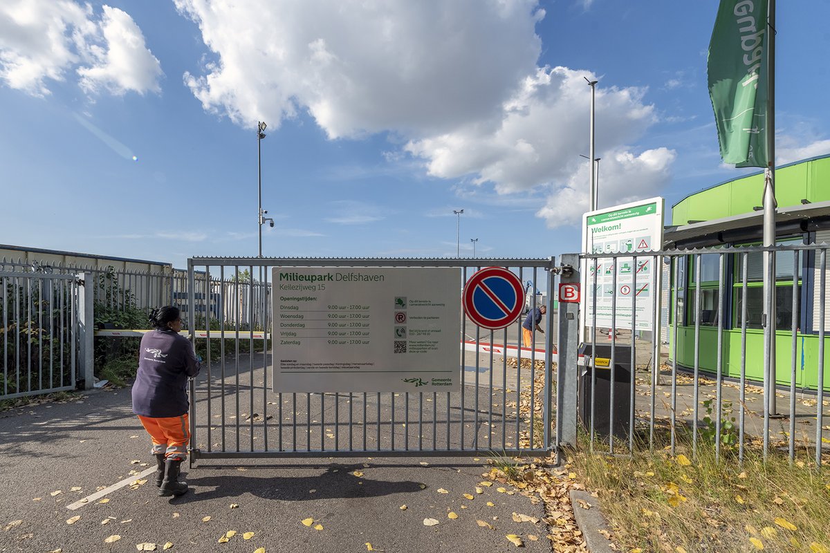 Door storm #Ciarán sluit milieupark Delfshaven vandaag om 14.00 uur. Milieupark Hoek van Holland is al dicht vanaf 13.00 uur vandaag. Overige milieuparken blijven open.

Veiligheid voor de Rotterdammers en onze collega’s gaat voor.

Dank voor uw begrip.