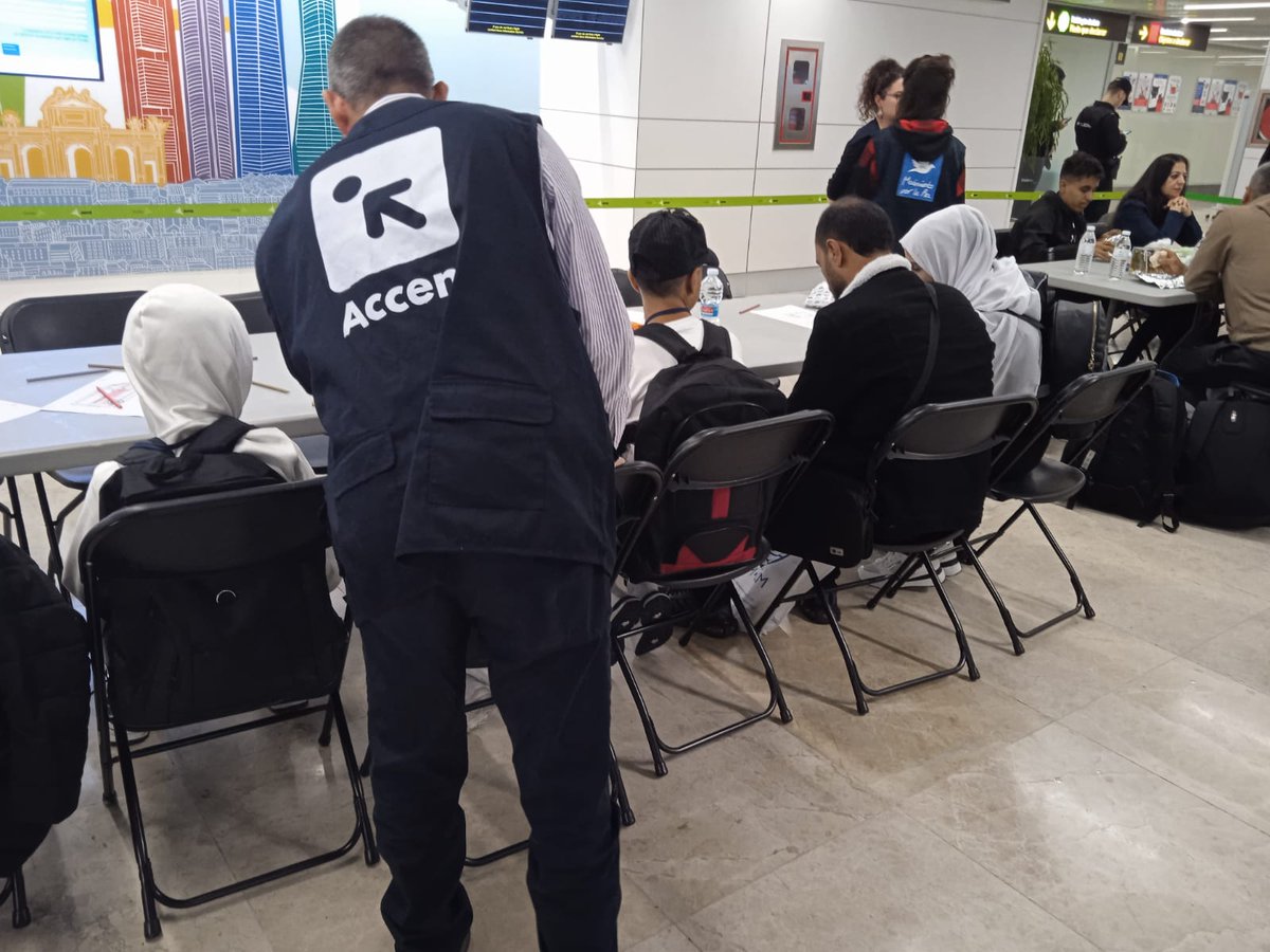 Accem_ong's tweet photo. 🤝Cuando el primer país de asilo no puede garantizar la seguridad de la persona refugiada se toma la vía del #reasentamiento. A través de ella, han llegado desde Líbano 167 personas refugiadas de origen sirio de las que hemos acogido a 16 personas. https://t.co/v36mvIgqzy https://t.co/CrvJrFimfS