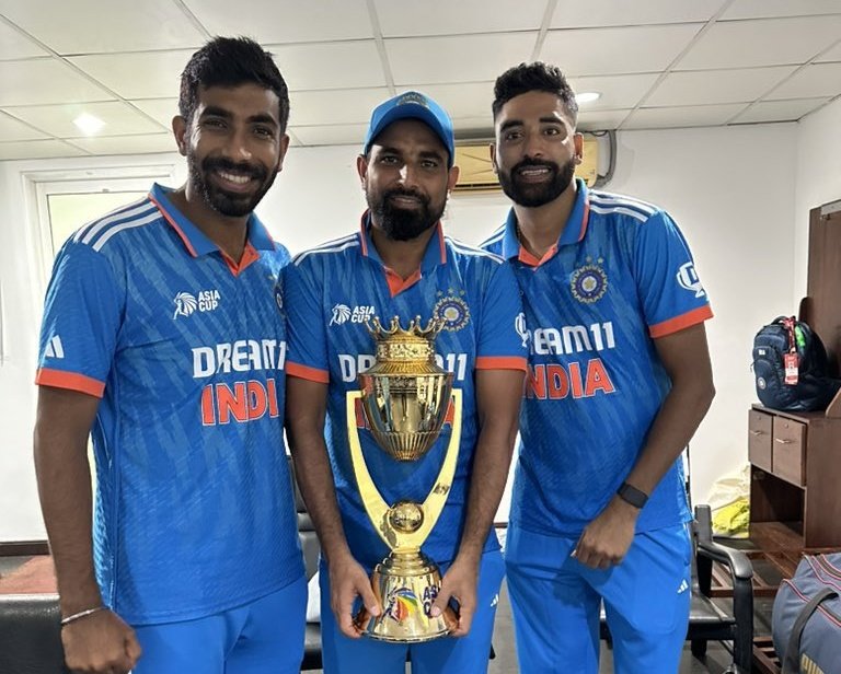 CricCrazyJohns's tweet photo. The Greatest pace trio ever in ODI history 🐐 

Bumrah - Siraj - Siraj 🔥 https://t.co/TlIuKrrgor