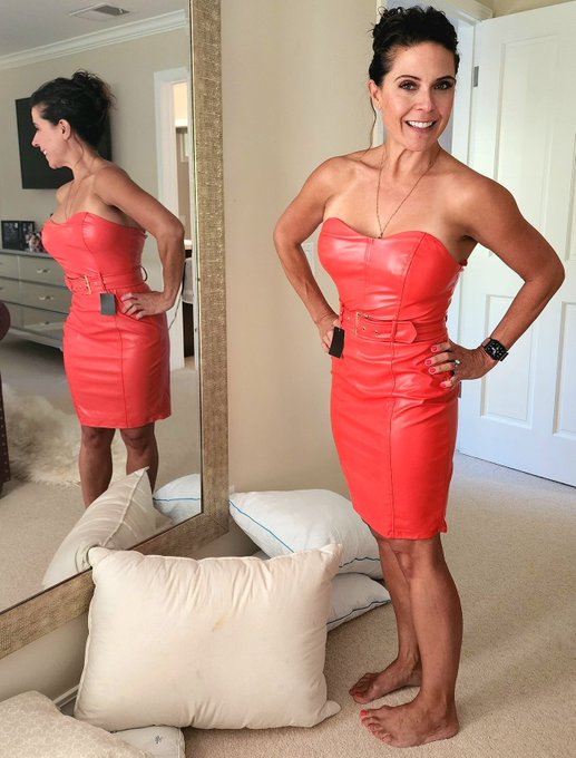 We're having a Mi1f Estates party this weekend.  You should come https://t.co/yNNx0ttFWL