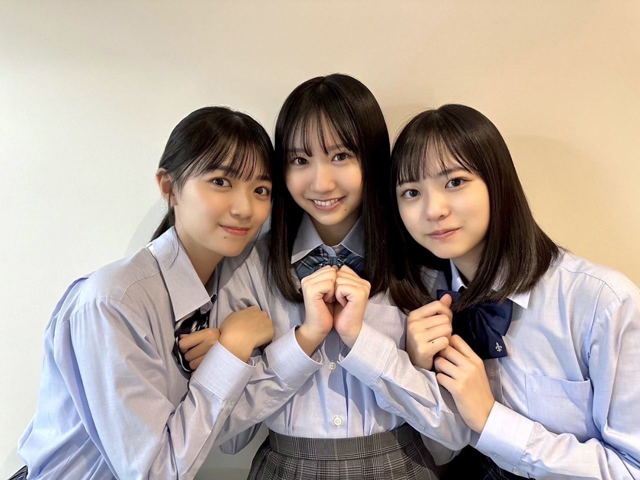 日向坂46 op X: {text} / X