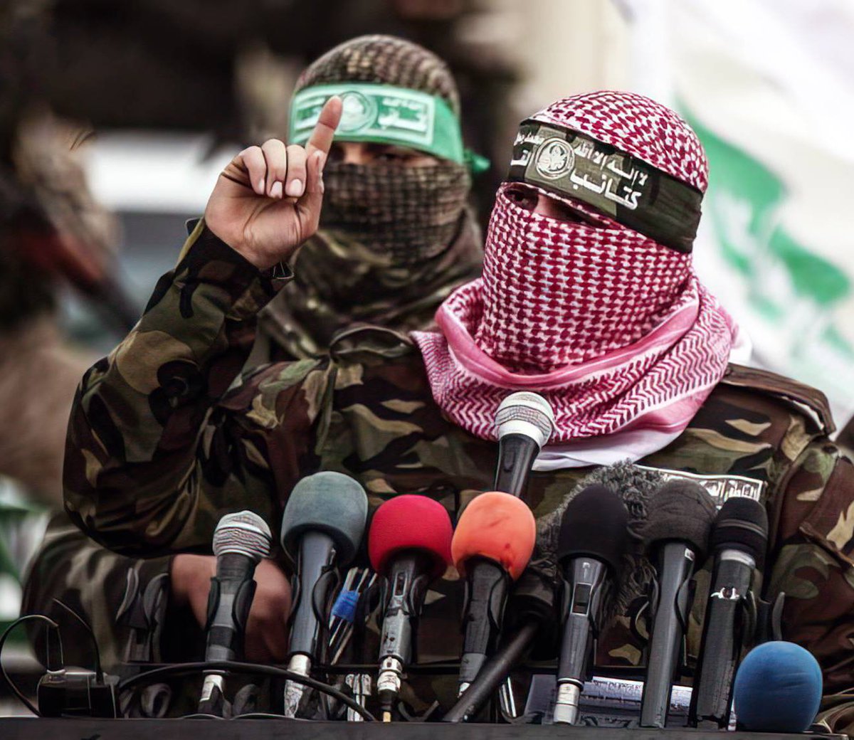 Kassam Tugayları Sözcüsü Ebu Ubeyde:

"Tevbe suresi 111. ayette Allah bizden Cennet karşılığı canlarımızı ve mallarımızı kendi yoluna vermemizi istedi. Bizim de malımız yoktu canımızı koyduk, son Filistinli ölmeden İşgal devleti asla başarılı olamayacak"