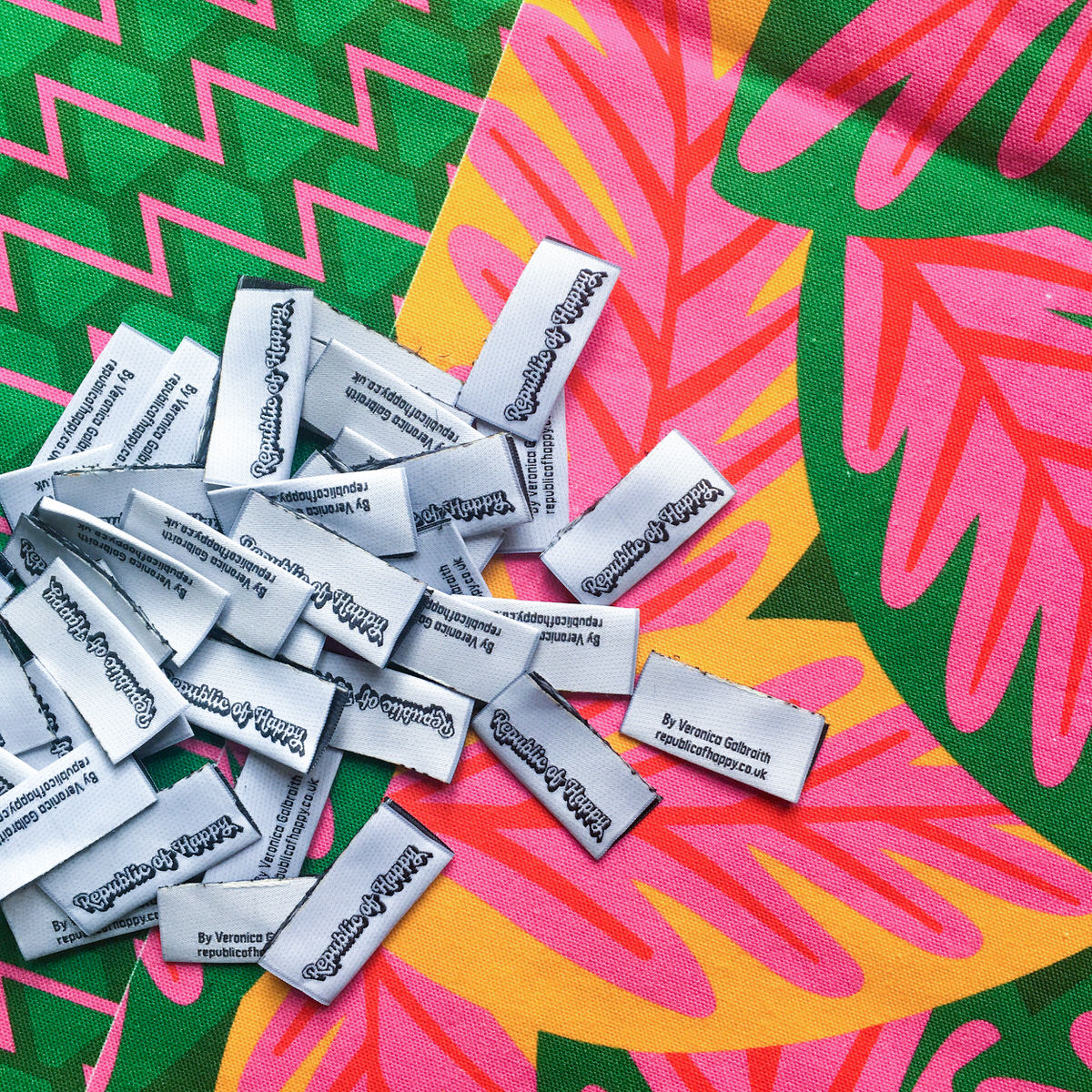 vero_galbraith's tweet image. Running a #SmallBusiness like ROH is like juggling confetti, with a million little details and endless todo lists 🤓 This is a one-woman show! But when you're working with #BrightColours, #FunPatterns, and wonderful customers &amp;amp; fans, you somehow manage to muddle through 💥