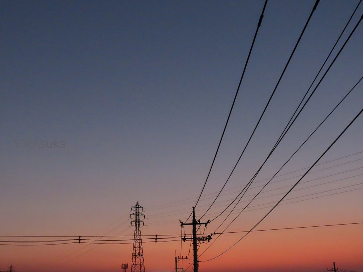 yumeasutw's tweet photo. #夕暮れ は深いオレンジに🟧

刻々と深まる夕焼け色に
目が離せませんでした🌆

#空の名前
#天気の図鑑 #雲の超図鑑 #雲友の会
#気象のはなし
#マジックアワー #ゴールデンアワー #トワイライト #薄明 #sunset
#夕空 #夕焼け #鉄塔 #電柱 #電線
#a2023  #a1102 #a202311 #a2023111 https://t.co/PdnYAqYhbf