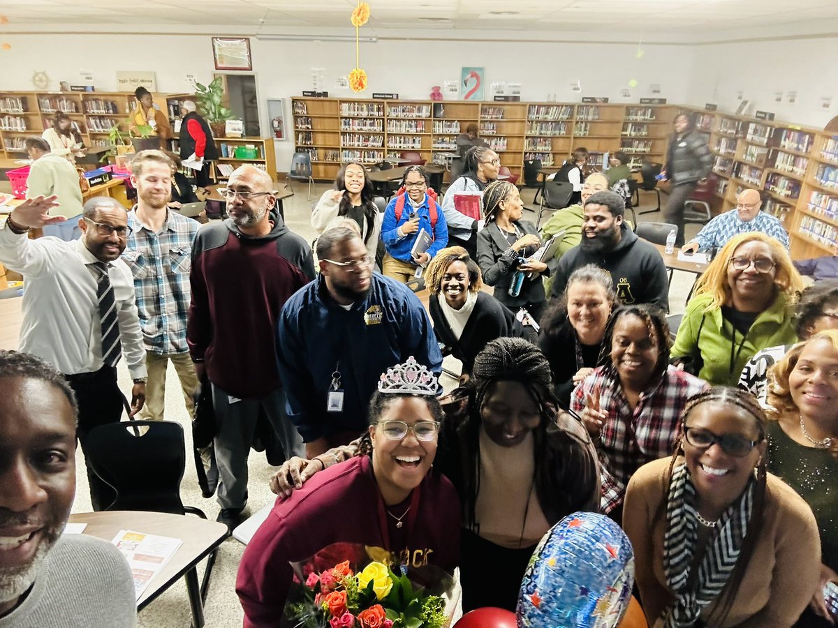 CradockMS's tweet photo. Congratulations to our very own CMS Teacher of the Year Ms. Jasmin Holmes! We had a great time celebrating her! #CMSpride https://t.co/ULIneIo7xb