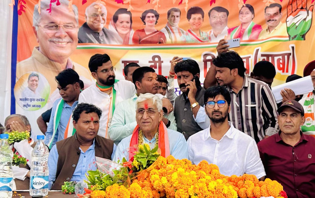 Cocopadhi's tweet photo. आज छत्तीसगढ़ में उपमुख्यमंत्री आदरणीय @TS_SinghDeo जी एवं युवा कांग्रेस के राष्ट्रीय अध्यक्ष आदरणीय @srinivasiyc जी के साथ विभिन्न सभाओं में शामिल हुआ।

छत्तीसगढ़ सरकार ने पिछले 5 सालों में छत्तीसगढ़ के जन-जन का भरोसा जीता है, यही भरोसा इस चुनाव में मोहब्बत की सुनामी बनकर कांग्रेस की पुनः वापसी सुनिश्चित करेगा।