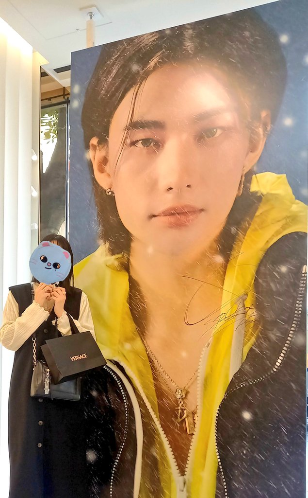 Versace ネックレス ヒョンジン着用 kaho🩵 | ヒョンジンとおそろいのネックレスを購入しました