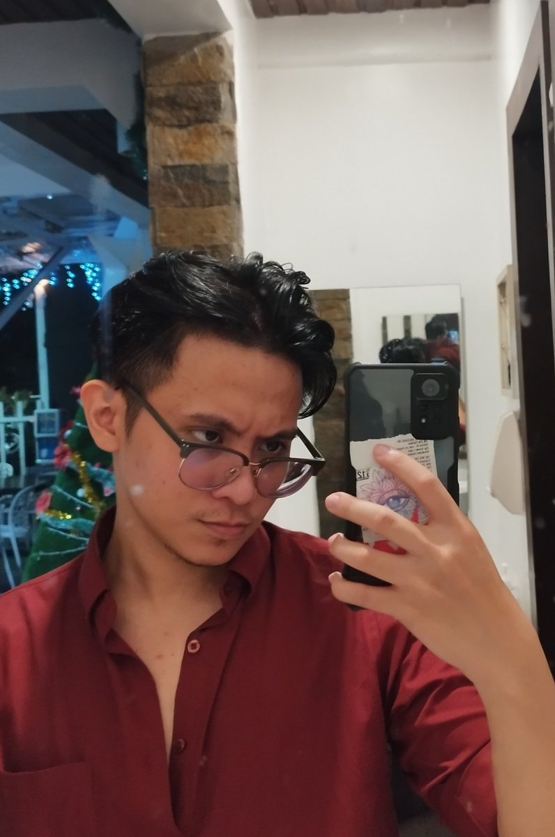 SlydingEye's tweet photo. Icon vs artist #artph https://t.co/5SVBMCVOKl