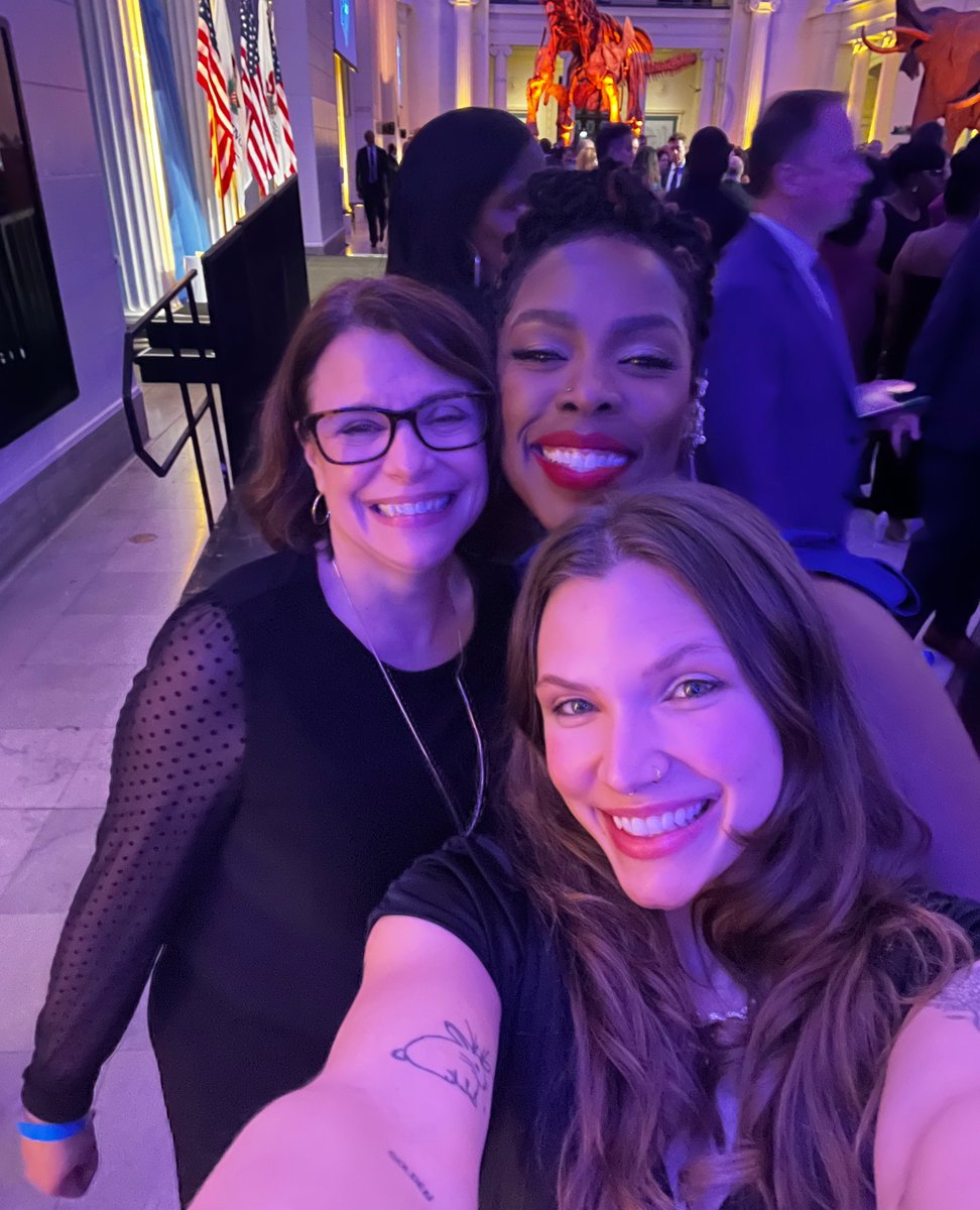 Some shots from the DPI Inaugural Gala! Still buzzing over the excitement of this event! 

I've loved the Field Museum since I was a little girl, and my daughter and I have always wanted to attend an event here. What a cool first event that was!
