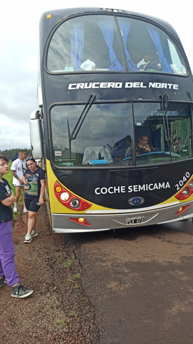 La empresa <a href="/crucerodelnorte/">Crucero del Norte🚍</a> parece ser que nos cobró el doble de la tarifa habitual. Hasta ahí entendemos la "cuestión de mercado" respecto de la sobre demanda de ocasión: el pueblo bostero yendo a Río. Ahora bien, el primer micro desde retiro salió con fallas  que todos (sigue)