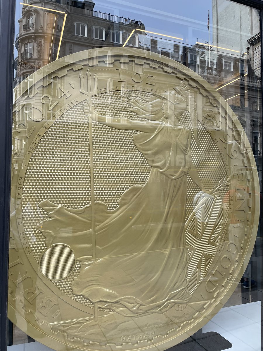 Amalgammodels's tweet image. At the beginning of October, we re-installed the huge 2 meter Britannia coin, with an updated year, back in the newly refurbished @SharpsPixley store in London. #wearemakers #royalmint #coin #britannia #london #shopdesign #windowdisplay #bullion @RoyalMintUK