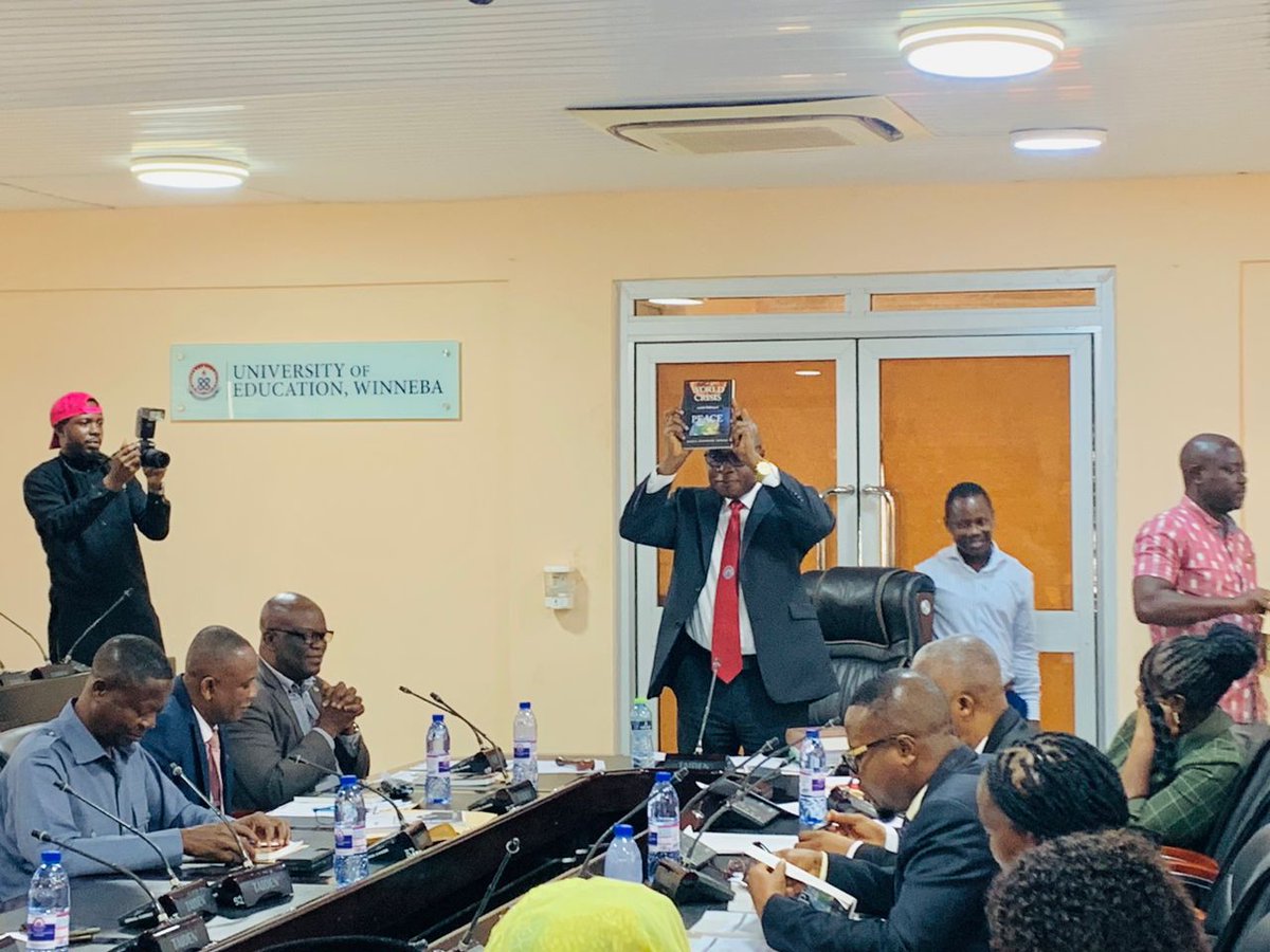 mkaghana's tweet image. #AmeerGhana visits #UewVC

Ameer Ghana: "Ahmadiyya schools allow students of any religious background to pray or worship anyway they want."

#AhmadiyyaLegacy #AhmadiyyaMuslimMission 
#mkaghana #uewVC #UEW #Winneba