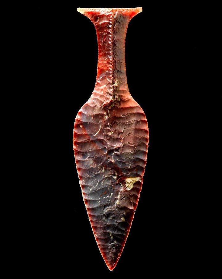 GrecianGirly's tweet photo. The Neolithic 'Hindsgavl Dagger', found in Denmark and dated to ca 1900-1700 BCE. One of the most beautiful examples of Neolithic flint knapping. https://t.co/1jFqBO7r9V
📷 Nationalmuseet https://t.co/wfw5jaw29p https://t.co/yogIPLJwka