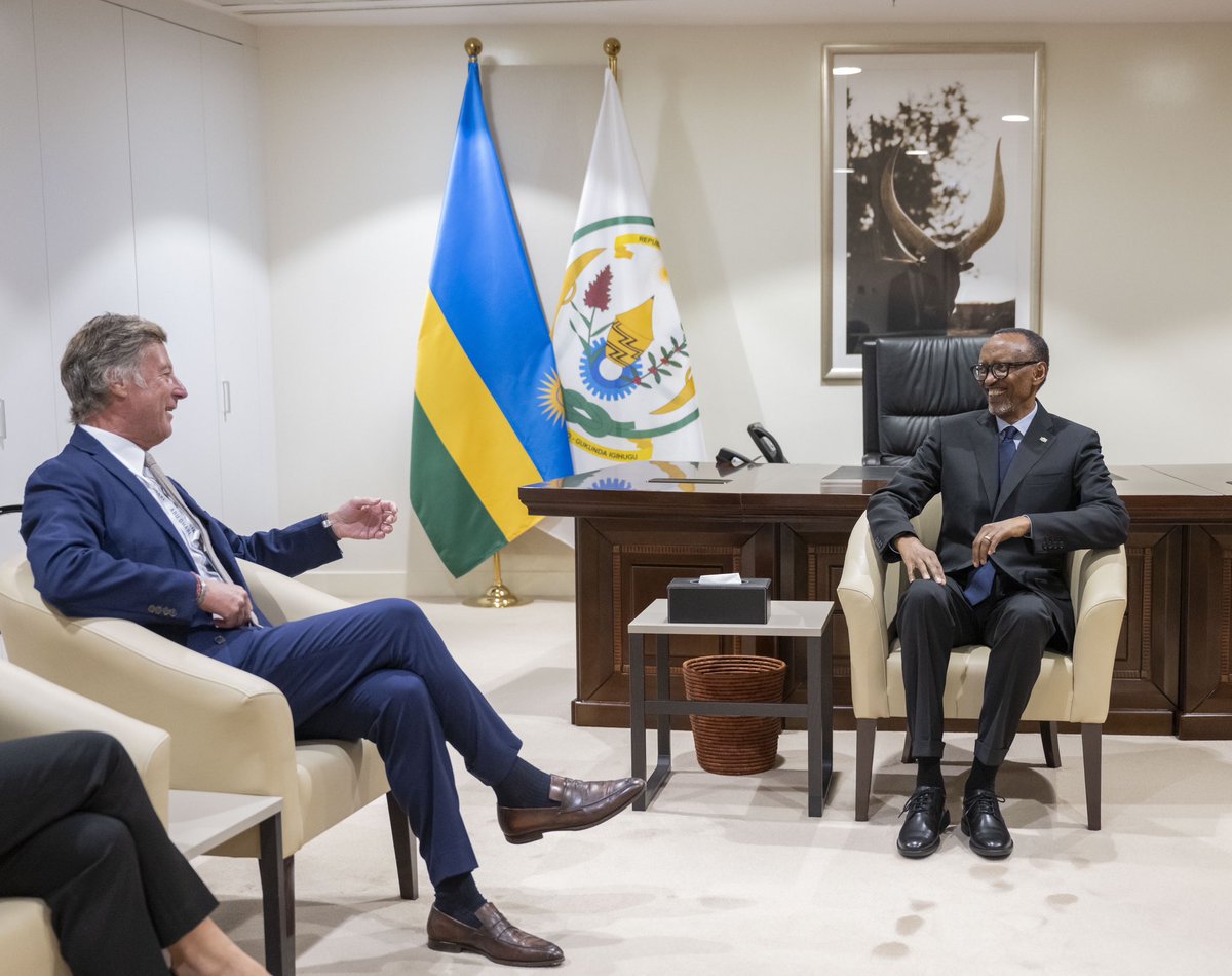 UrugwiroVillage's tweet photo. President Kagame met with Sébastien Bazin, Group Chairman &amp; CEO of AccorHotels and his delegation. They discussed ongoing and future areas of investment. https://t.co/nCF8DcBuQV