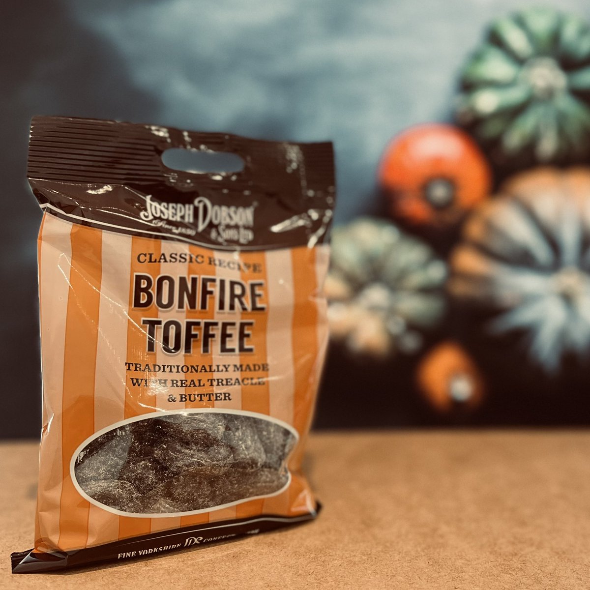 🌙🎇 What better way to enjoy Bonfire Night than munching down on some delicious Bonfire Toffee. Made with Real Butter and Treacle, a distinctive warming taste to remember 🧡 on a night to remember. 

tinyurl.com/zb65prn3

#yorkshire #bonfire #bonfirenight #guyfawkes