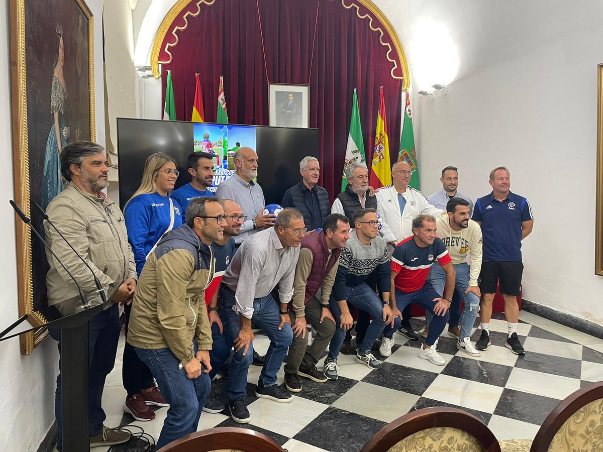 pmdubrique's tweet photo. ⚽️XXXI COPA DIPUTACIÓN DE ESCUELAS DE FÚTBOL
Presentación en Cádiz  @diputacioncadiz @cedifa @RFAF @aytoubrique 
14 Escuelas participantes en esta edición de toda la provincia
#educacondeporte @aytoubrique @pmdubrique https://t.co/lFpKYE53O2